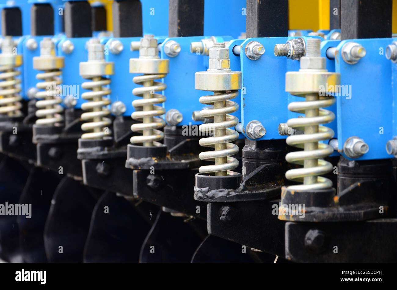 Federsystem der landwirtschaftlichen Sämaschine Nahaufnahme Stockfoto