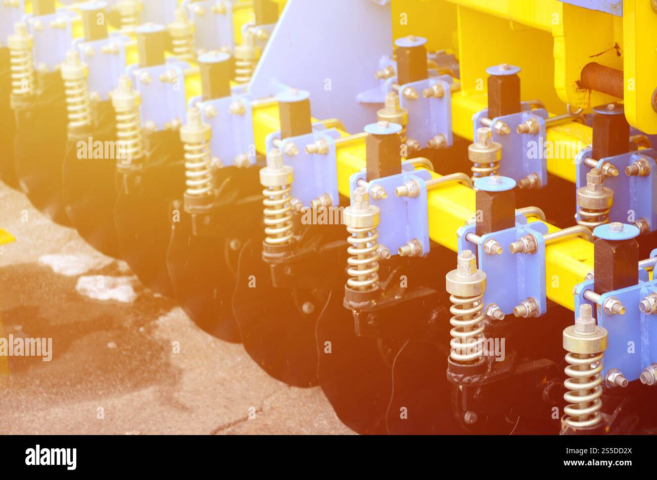 Federsystem der landwirtschaftlichen Sämaschine Nahaufnahme Stockfoto