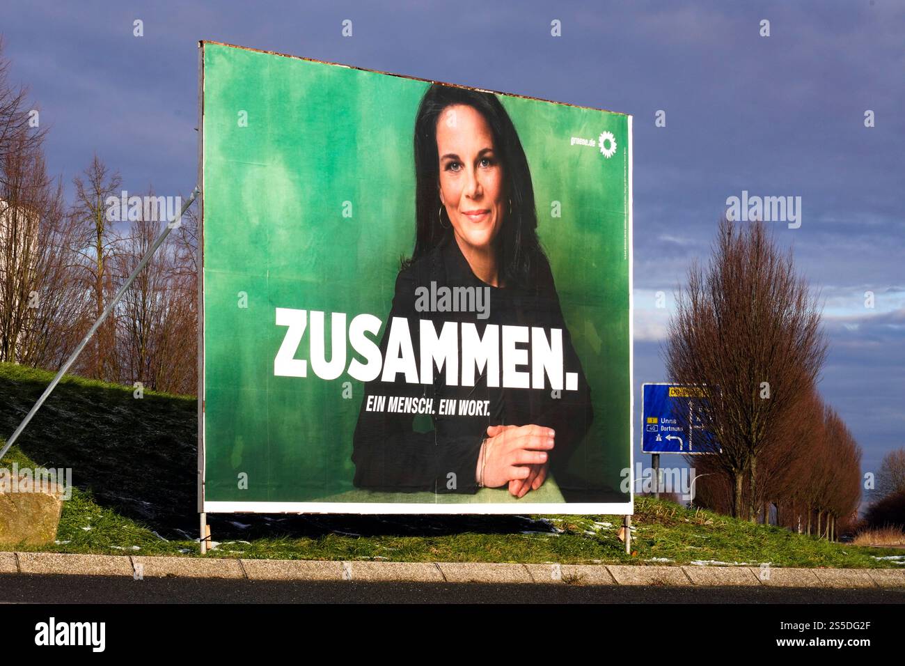 Dortmund, 14.1,2025: Wahlplakat in Dortmund zur Wahl zum 21. Deutscher Bundestag am 23. Februar 2025. Bundesaußenministerin ANNALENA BAERBOCK auf einem Plakat der Partei DIE GRÜNEN mit dem Slogan *ZUSAMMEN. Ein Mensch. Ein Wort.* Stockfoto