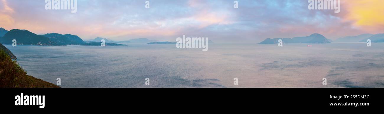 Abend Sonnenuntergang South Cape von Lefkas Insel ufer Panorama (Lefkada, Griechenland, Ionisches Meer). Stockfoto