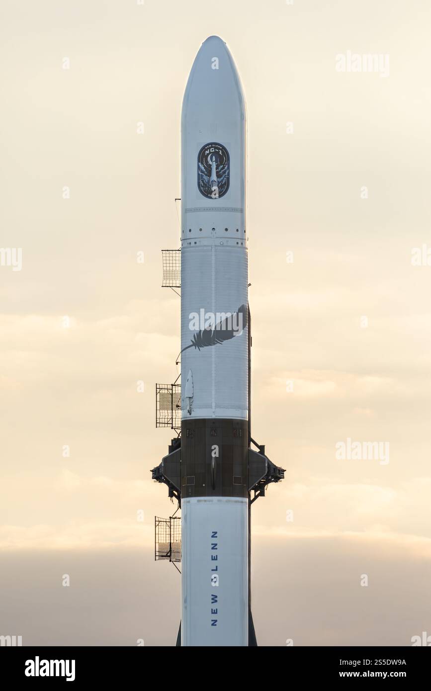 10. Januar 2025: Die New Glenn-Rakete von Blue Origin wird bei Sonnenuntergang vor dem ersten Start gesehen. Quelle: Brandon J. Moser/Central Florida Public Media Stockfoto