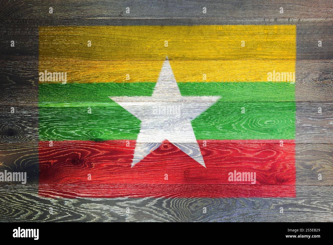 Myanmar-Flagge auf rustikalem alten Holzhintergrund Stockfoto