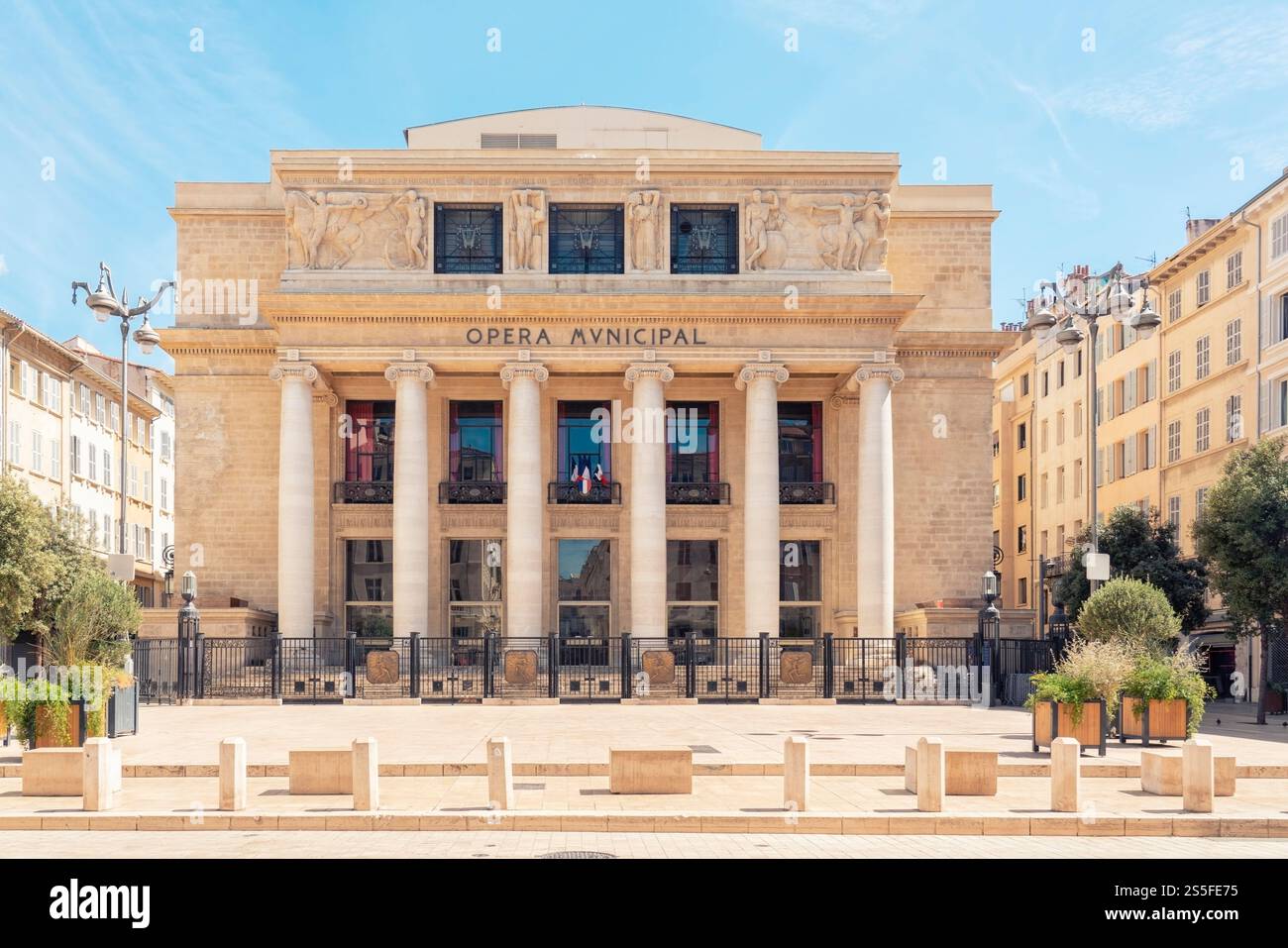 Oper Stadtfassade mit neoklassizistischer Architektur an einem hellen sonnigen Tag, Marseille, Frankreich Stockfoto