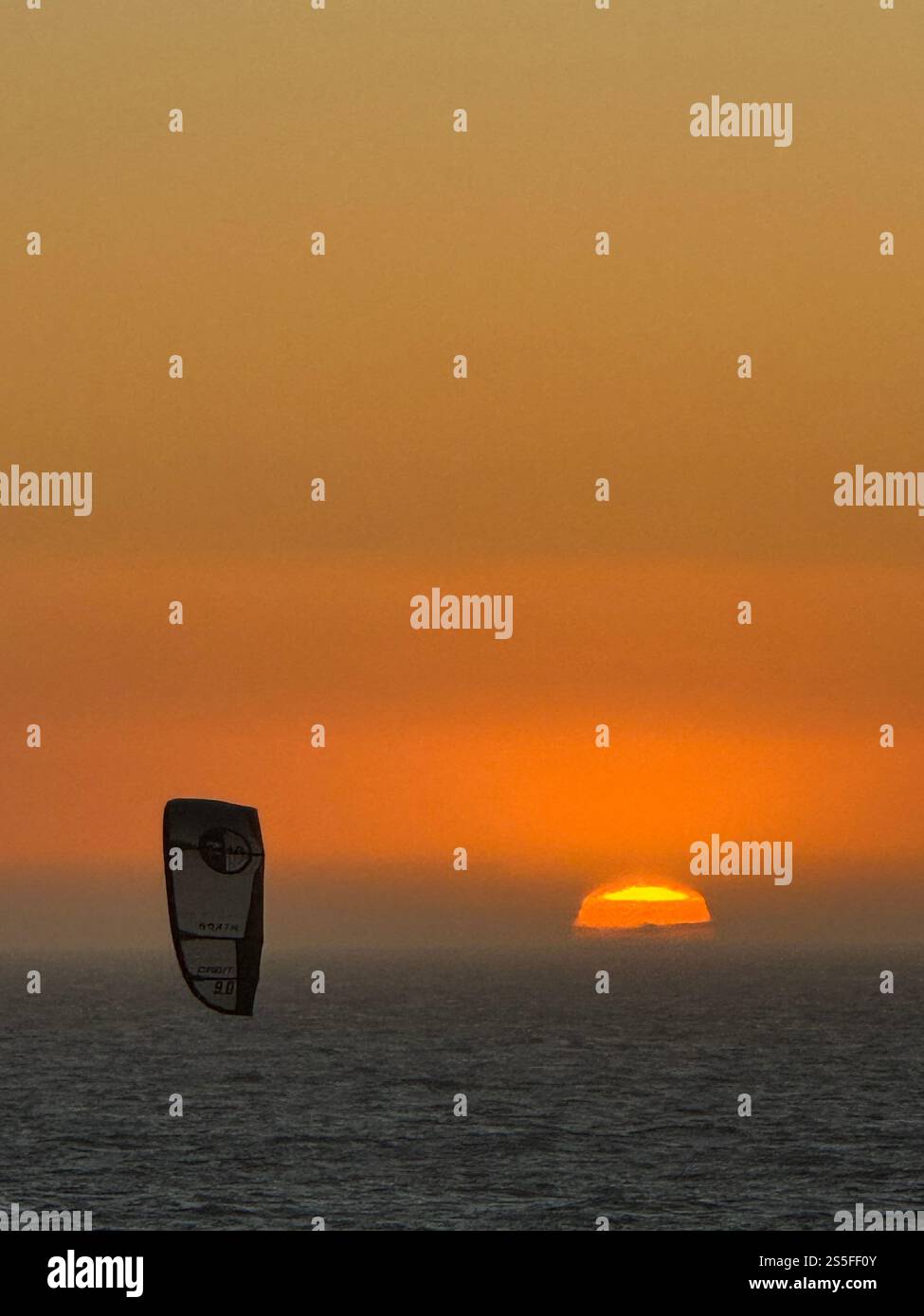 Afrikanischer Sonnenuntergang in Kapstadt - Smartphone-aufgenommenes Stockfoto