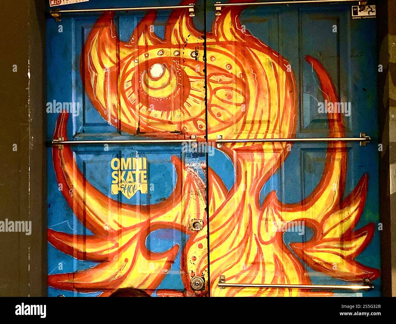 Nahaufnahme von Kunstwerken an den Türen der Rua de Santa Maria in der Zona Velha in Funchal, Madeira. Stockfoto
