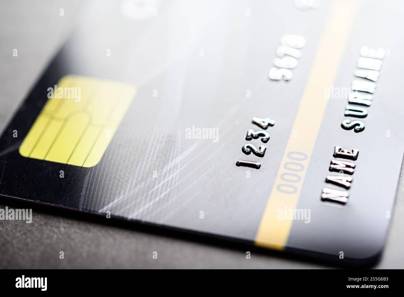 Kreditkarten, die auf dem Boden gestapelt sind, selektiver Fokus Stockfoto