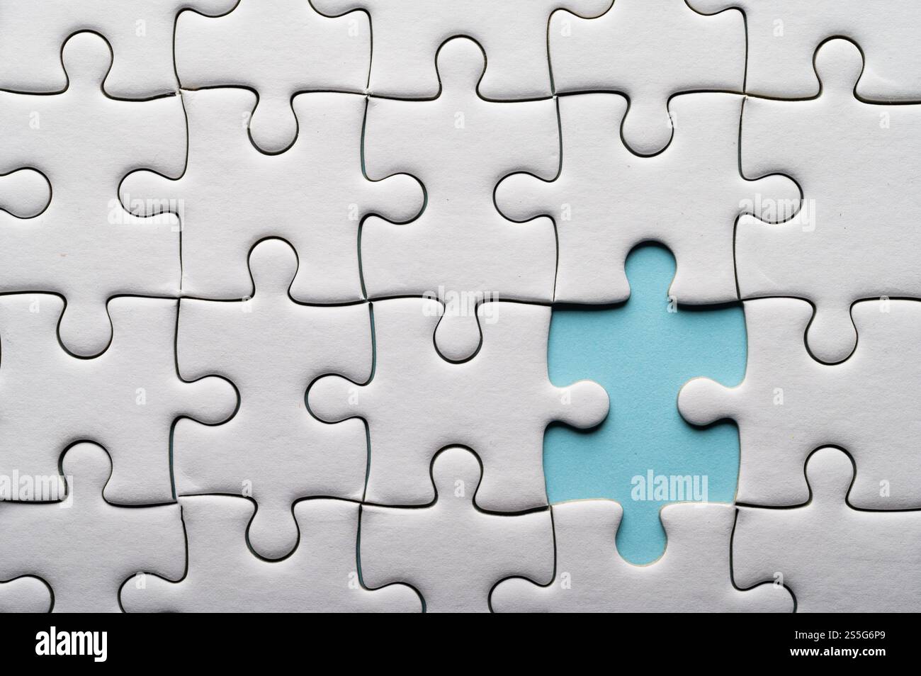 Puzzle mit fehlendem Teil. Fehlende Puzzleteile Stockfoto