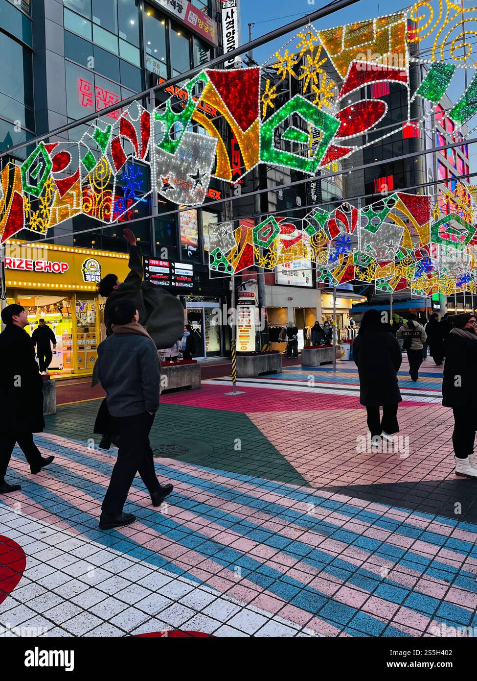 Seoul, Hongdae District, - Hongdae (Koreanisch 홍대) ist ein Stadtteil im Mapo District, Seoul, das für seine urbane Kunst und Indie-Musik bekannt ist Stockfoto