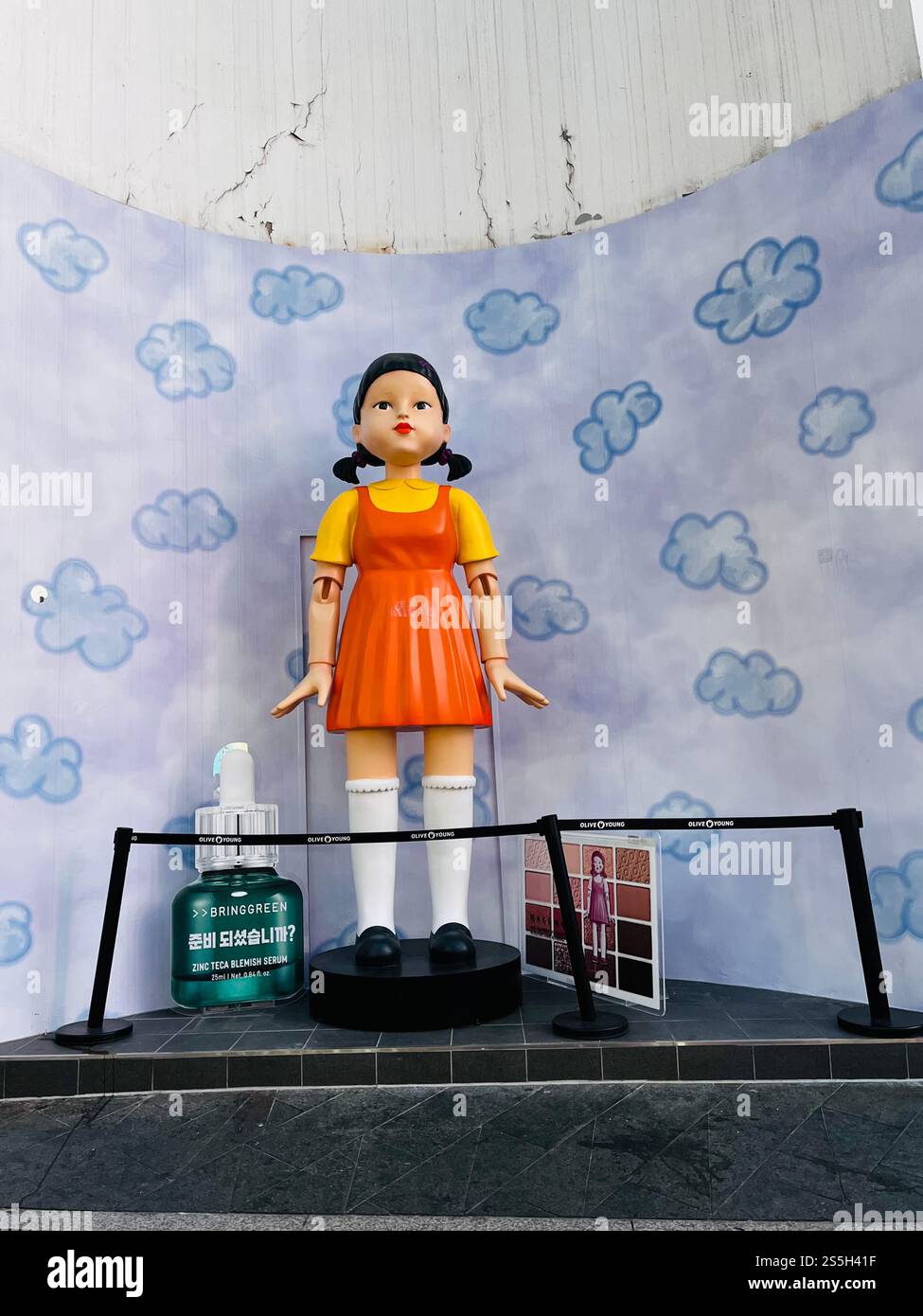 Seoul, Hongdae District, - Hongdae (Koreanisch 홍대) ist ein Stadtteil im Mapo District, Seoul, das für seine urbane Kunst und Indie-Musik bekannt ist Stockfoto