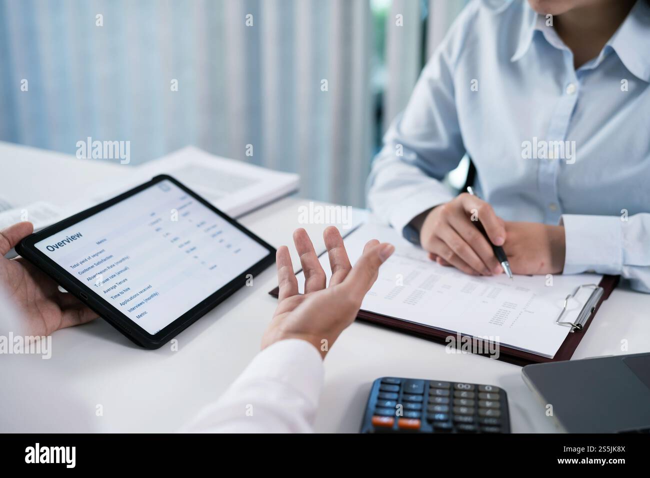 Geschäftsleute treffen sich Designideen professioneller Investor, der ein neues Start-up-Projekt arbeitet. Geschäftsmann und Geschäftsfrau arbeiten zusammen Stockfoto