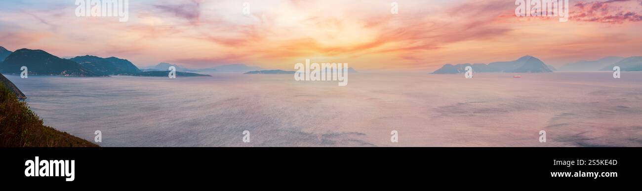 Abend Sonnenuntergang South Cape von Lefkas Insel ufer Panorama (Lefkada, Griechenland, Ionisches Meer). Stockfoto
