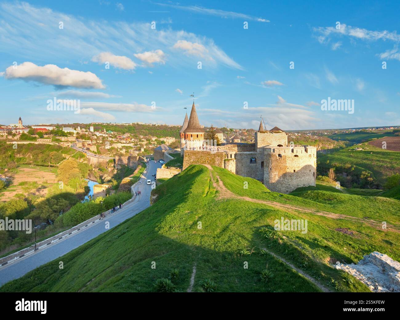 Die Burg Kamianets-Podilskyi (Oblast Khmelnytskyi, Ukraine) ist eine ehemalige polnische Burg, die eines der sieben Weltwunder der Ukraine ist. Erbaut Anfang 14 Stockfoto