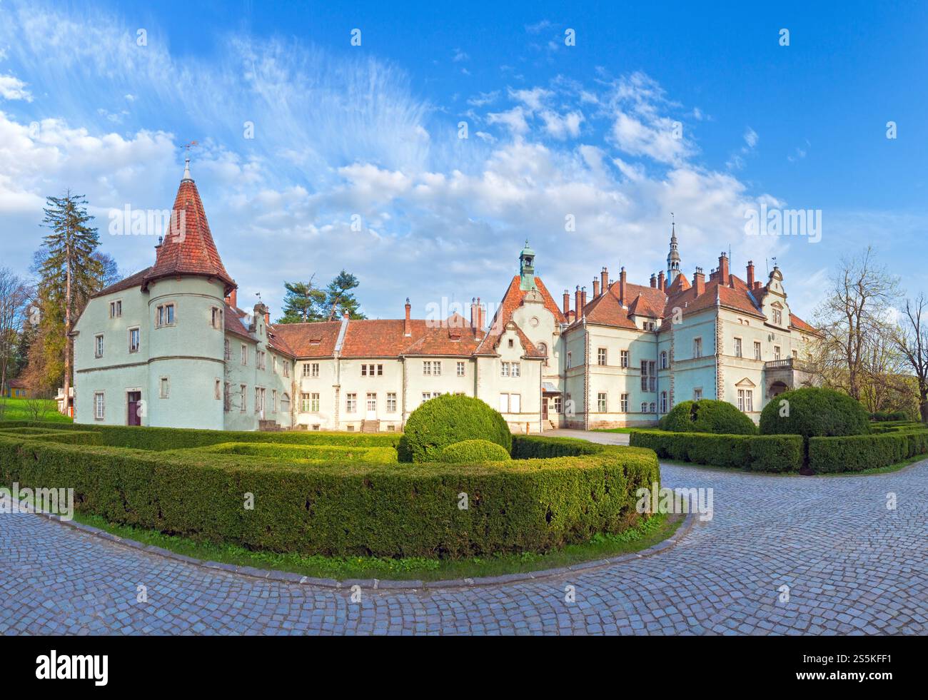 Jagd Schloss des Grafen Schönborn in Karpaten (in der Vergangenheit - Beregvar) Dorf (Zakarpattja Region, Ukraine). Im Jahr 1890 erbaut. Stockfoto