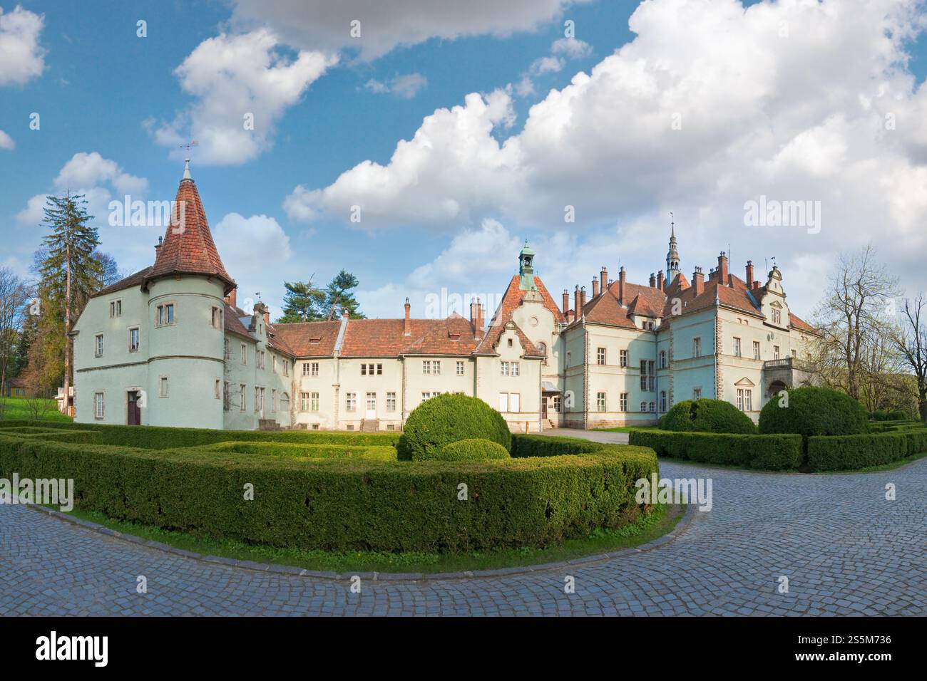 Jagd Schloss des Grafen Schönborn in Karpaten (in der Vergangenheit - Beregvar) Dorf (Zakarpattja Region, Ukraine). Im Jahr 1890 erbaut. Stockfoto
