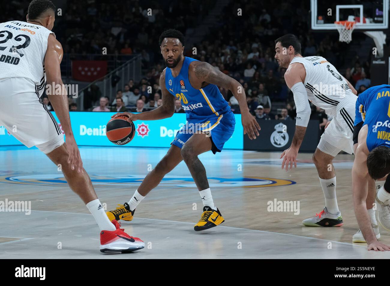 Madrid, Spanien. Januar 2025. Levi Randolph von Maccabi Tel Aviv während des Turkish Airlines EuroLeague Spiels zwischen Real Madrid und Maccabi Tel Aviv in der Movistar Arena am 14. Januar 2025 Spanien (Foto: Oscar Gonzalez/SIPA USA) Credit: SIPA USA/Alamy Live News Stockfoto