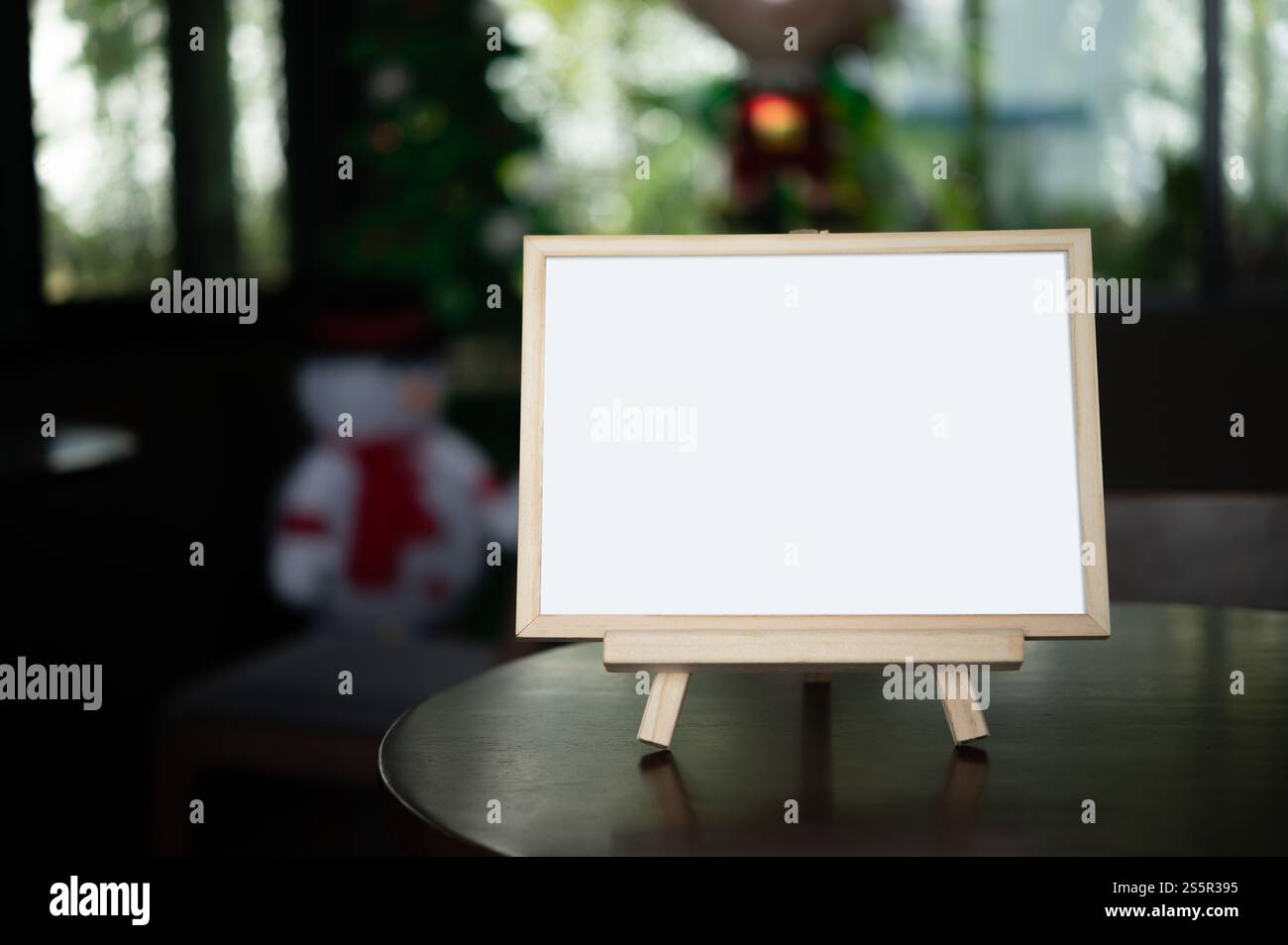 Bilderrahmen auf einem Tisch in einem Restaurant. Stockfoto