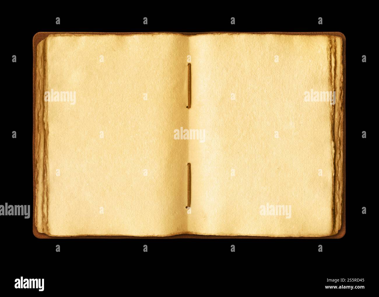 Altes offenes mittelalterliches Buch mit abgenutzten Pergamentblättern. Leeres strukturiertes Manuskript, Kopierraum. Isoliert auf schwarzem Hintergrund. Altes offenes mittelalterliches Buch mit Stockfoto
