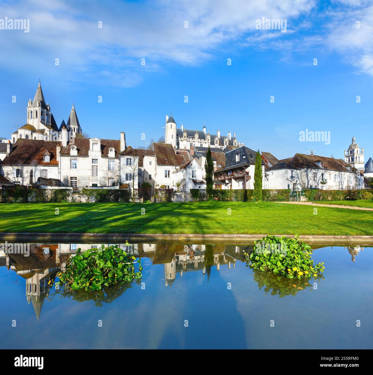 Der Frühling schöne öffentliche Park in der Stadt Loches (Frankreich) Stockfoto