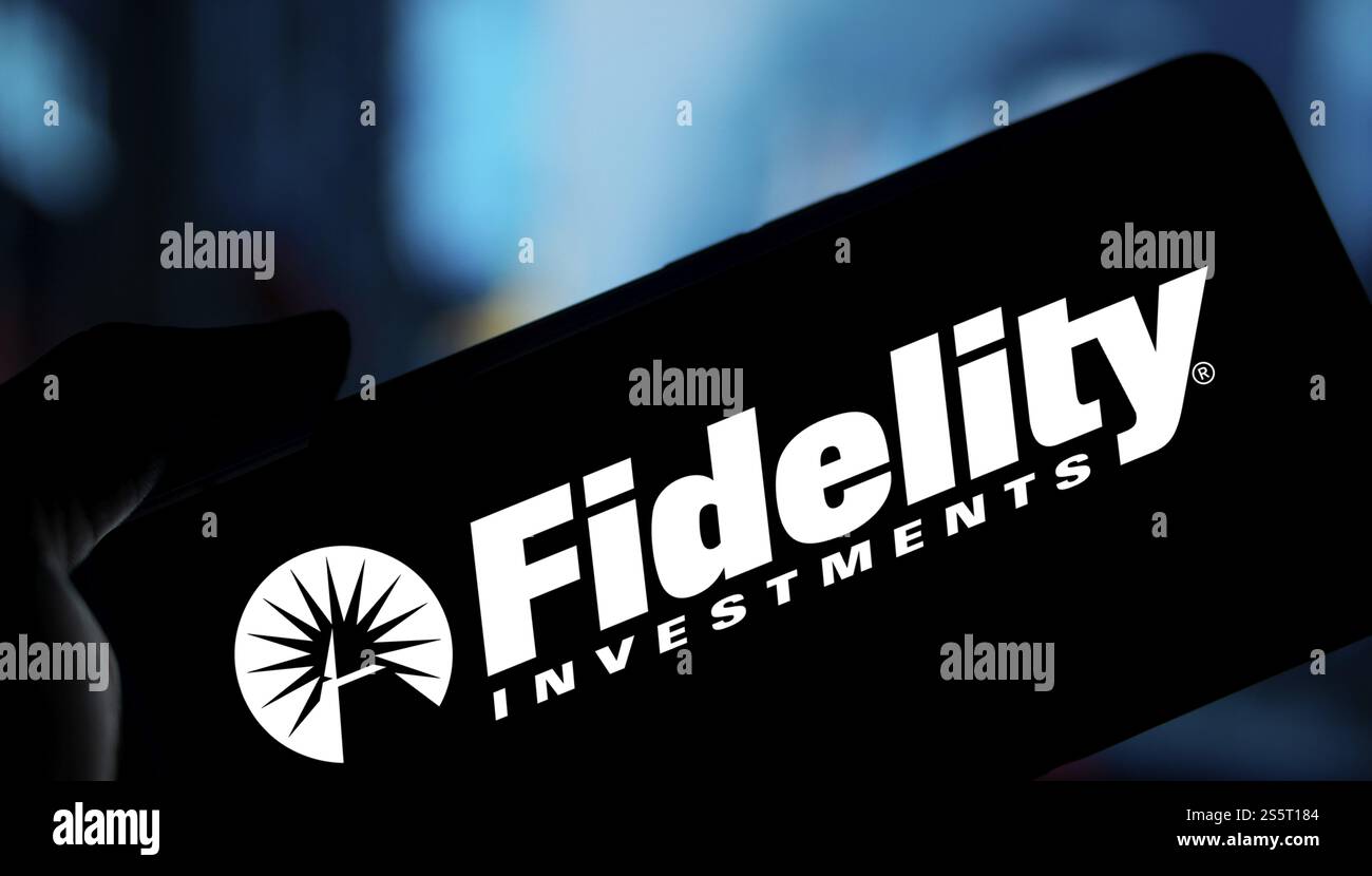 Das Logo von Fidelity Investments wird auf dem Smartphone angezeigt. Fidelity Management & Research ist ein US-amerikanisches multinationales Finanzdienstleistungsunternehmen Stockfoto