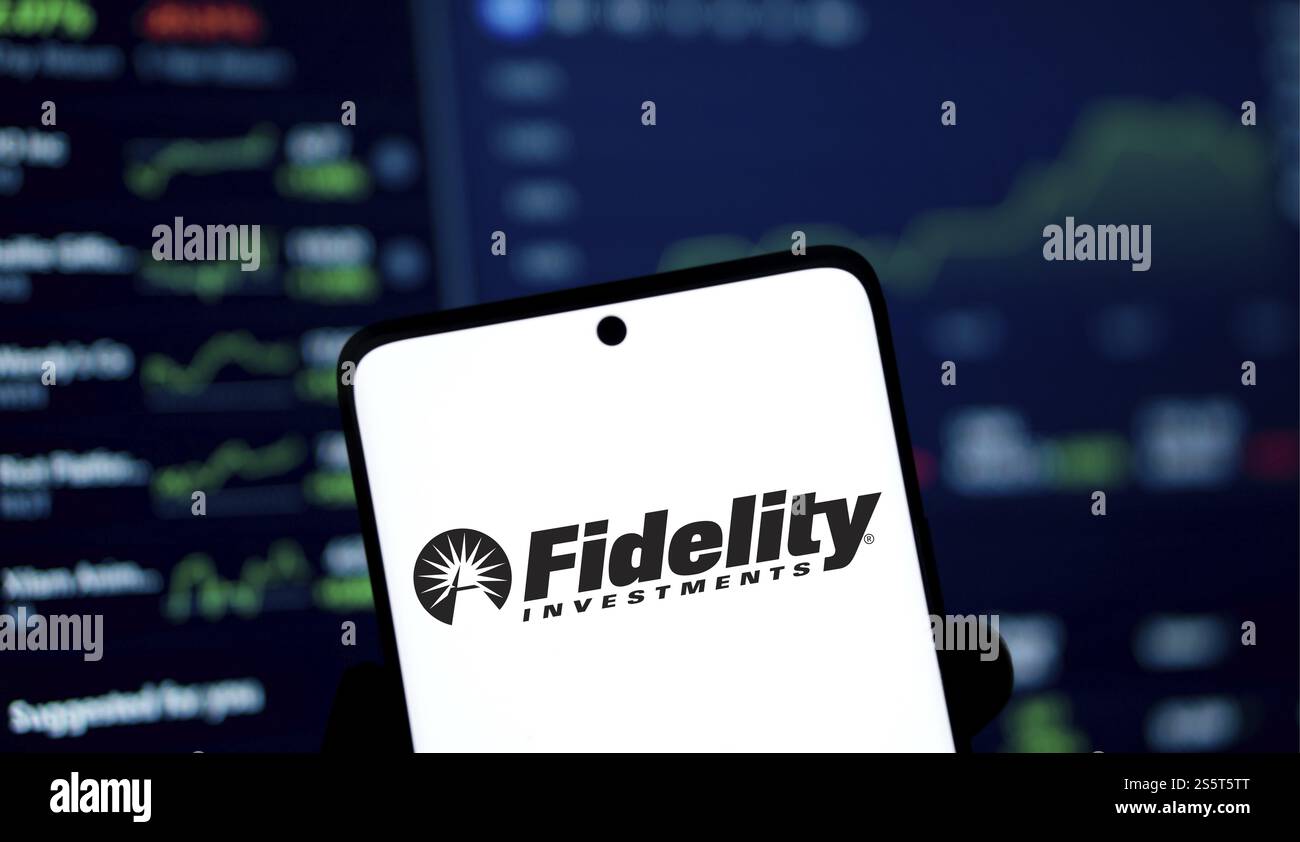 Das Logo von Fidelity Investments wird auf dem Smartphone angezeigt. Fidelity Management & Research ist ein US-amerikanisches multinationales Finanzdienstleistungsunternehmen Stockfoto