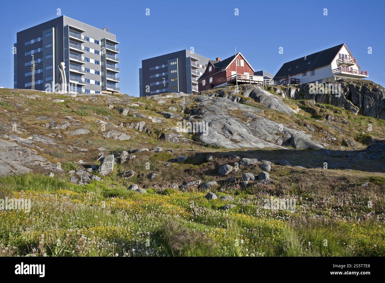 Kolonialhäuser und Apartmentblöcke in Nuuk, Grönland, Nordamerika Stockfoto