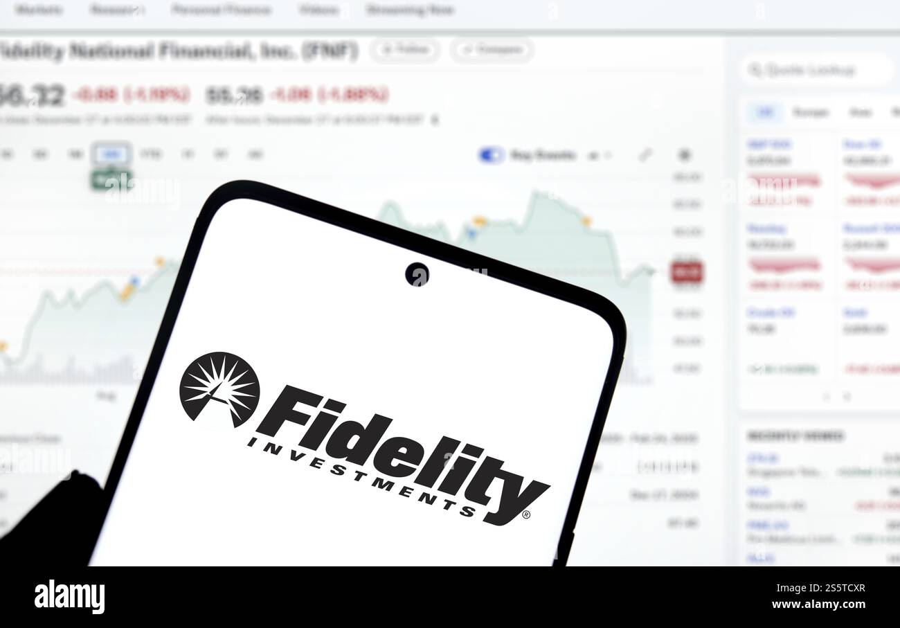 Das Logo von Fidelity Investments wird auf dem Smartphone angezeigt. Fidelity Management & Research ist ein US-amerikanisches multinationales Finanzdienstleistungsunternehmen Stockfoto