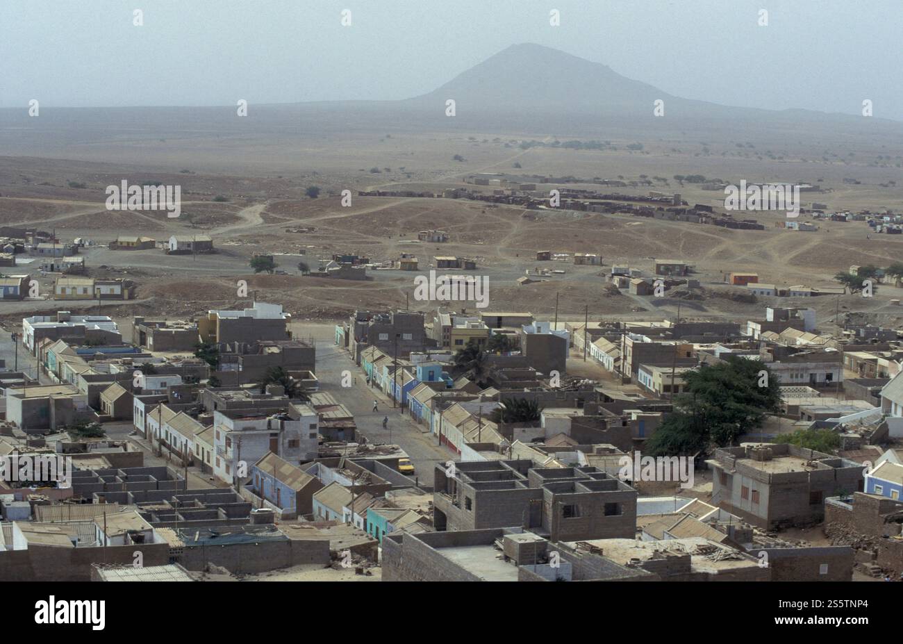 Die Stadt Espargos auf der Insel Sal auf den Kapverdischen Inseln in Afrika. Kap Verde, Sal, Mai 2000. AFRIKA KAP VERDE SAL ESPARGOS Stockfoto