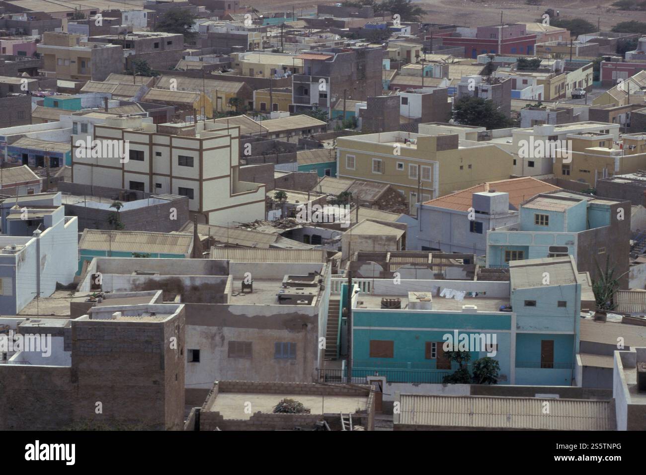 Die Stadt Espargos auf der Insel Sal auf den Kapverdischen Inseln in Afrika. Kap Verde, Sal, Mai 2000. AFRIKA KAP VERDE SAL ESPARGOS Stockfoto