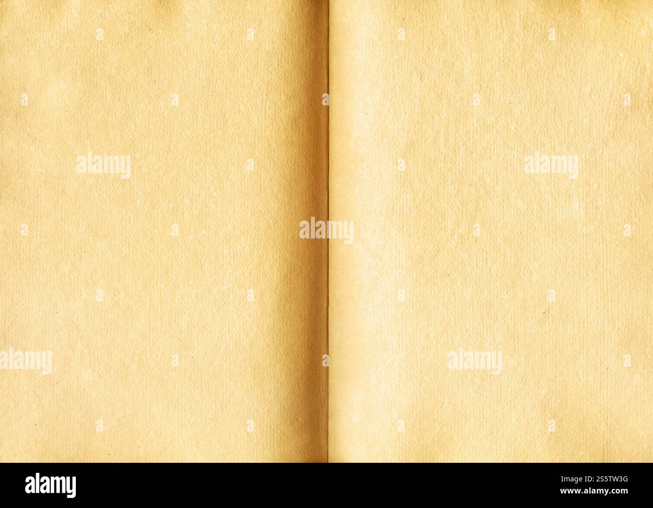 Altes offenes mittelalterliches Buch mit abgenutzten Pergamentblättern. Leeres strukturiertes Manuskript, Kopierraum. Altes offenes mittelalterliches Buch mit abgenutzten Pergamentblättern Stockfoto