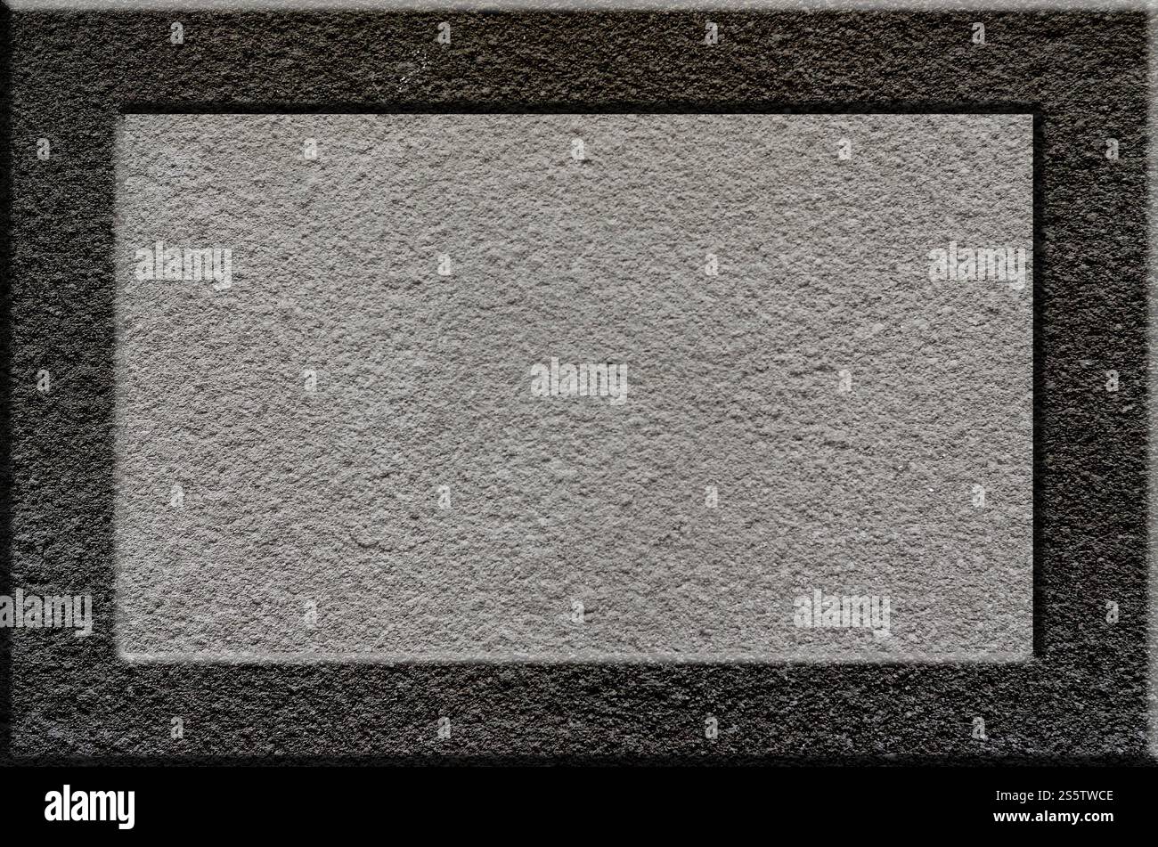 Textur einer rauen Betonoberfläche mit sperrigen, grau hervorgehobenen Teilen, die bei Lichteinwirkung sichtbar sind. Vorbereitung auf den Hintergrund Stockfoto
