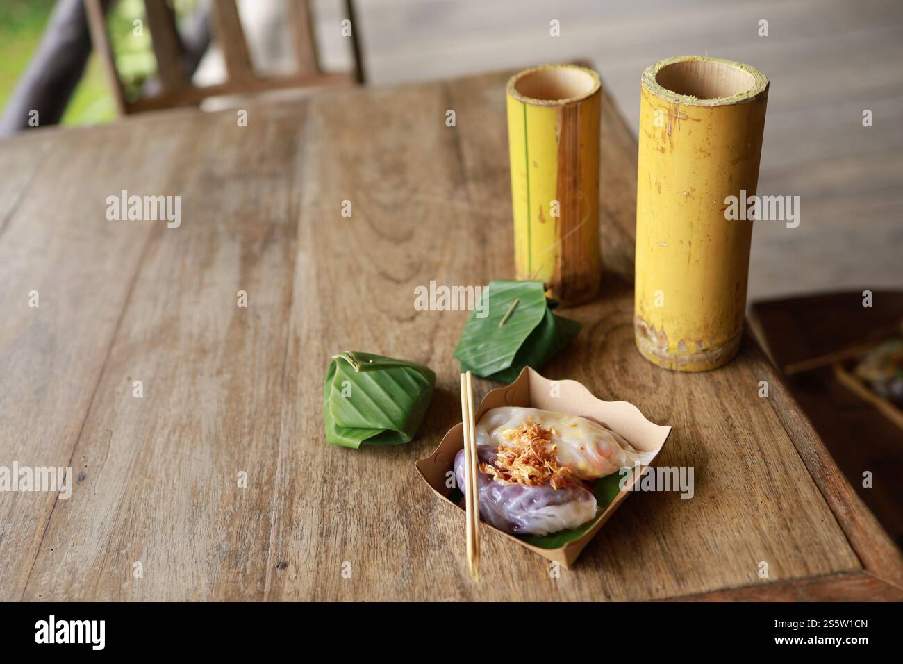 Traditionelles thailändisches Essen thailändische gedämpfte Schweineknödel auf dem Tisch orientalisches Essen Konzept. Stockfoto
