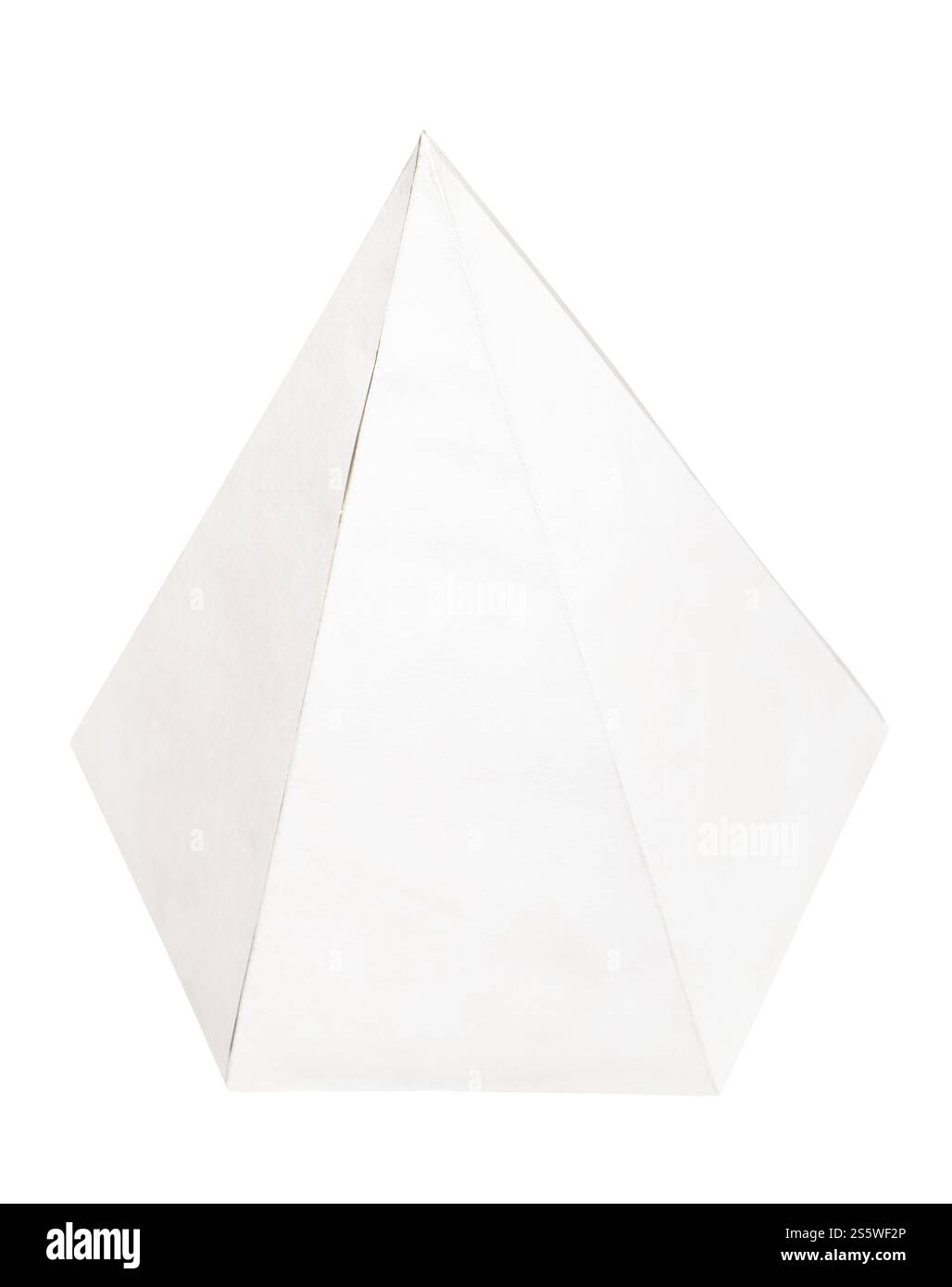Handgefertigt aus sechseckiger Pyramide aus Papier dreidimensionale geometrische Form isoliert auf weißem Hintergrund Stockfoto