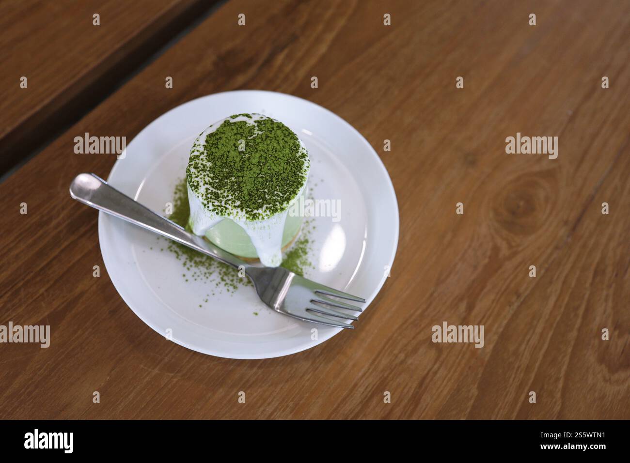 Japanischer Matcha-Grünteekuchen mit Grünteekuchen Stockfoto