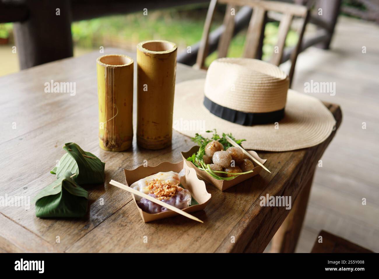 Traditionelles thailändisches Essen thailändische gedämpfte Schweineknödel auf dem Tisch orientalisches Essen Konzept. Stockfoto