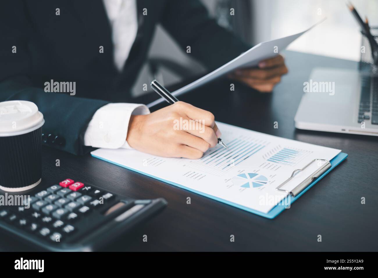 Unternehmenswachstum, beschloss, Geld in Börsen-, Finanzstrategien und Bankkompetenzen zu investieren, um einen beträchtlichen Stapel an Investitionskapital zu erwirtschaften Stockfoto