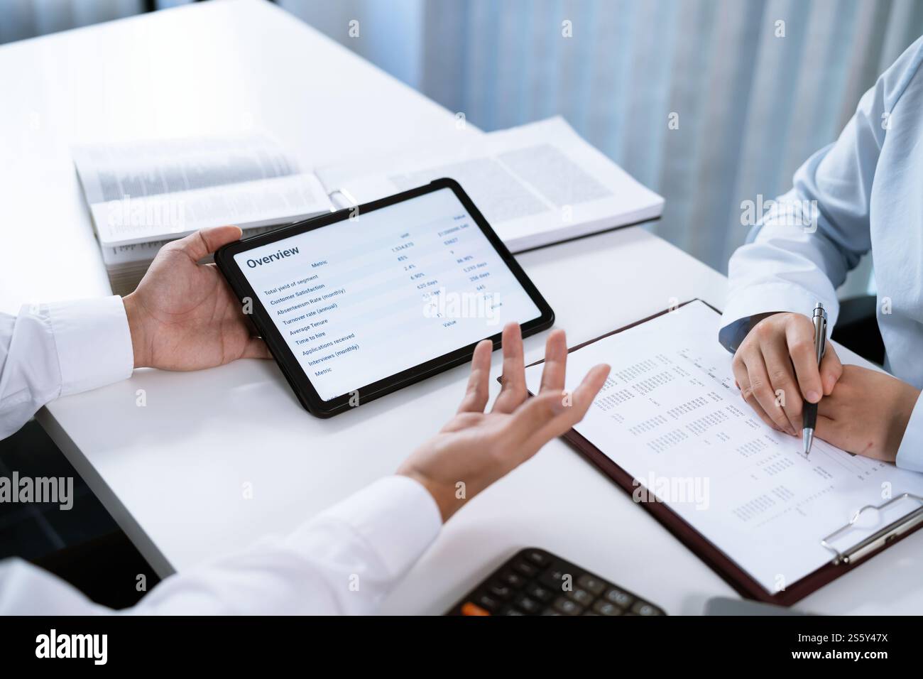 Geschäftsleute treffen sich Designideen professioneller Investor, der ein neues Start-up-Projekt arbeitet. Geschäftsmann und Geschäftsfrau arbeiten zusammen Stockfoto