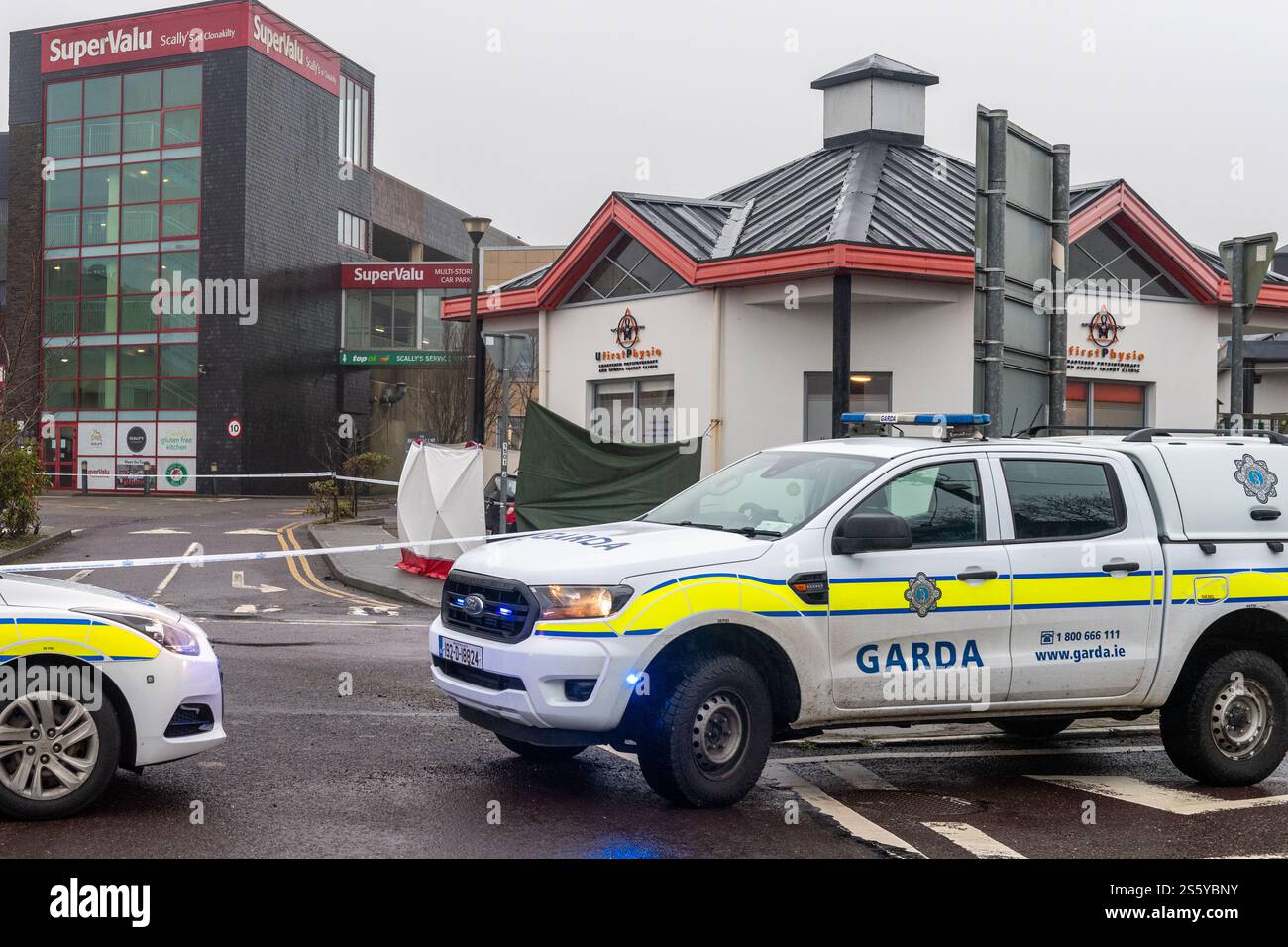 Clonakilty, West Cork, Irland. Januar 2025. Ein Mann in seinen 60ern ist bei einem Straßenverkehrsunfall in Clonakilty über Nacht gestorben. Die Kollision ereignete sich heute Morgen gegen 12:15 Uhr am Kreisverkehr Faxbridge auf der N71. Die Straße ist derzeit gesperrt, und es gibt Umleitungen. Quelle: AG News/Alamy Live News Stockfoto