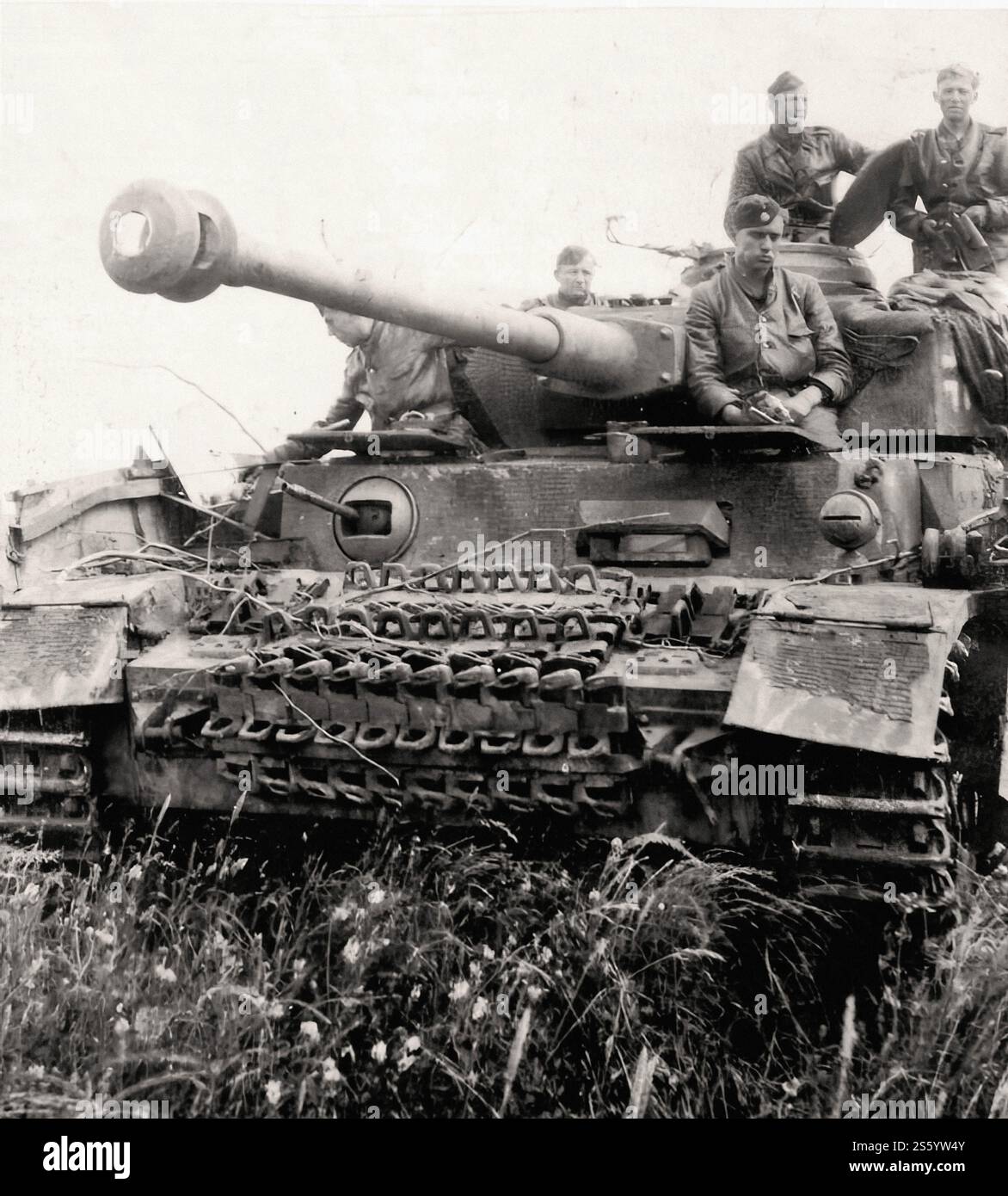 Tank Pz. IV (Turm Nr. 536) unter dem Kommando von Willy Kretschmer (12 SS-Division - Hitlerjugend - ) in der Normandie, 1944 - Historisches Dokument, Fotograf unbekannt Stockfoto