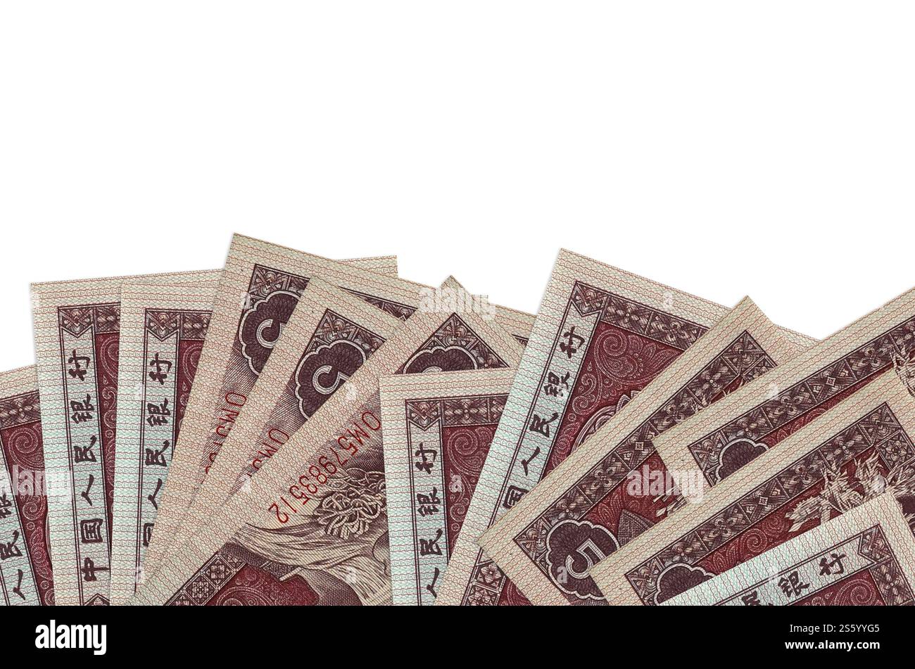 5 chinesische Yuan-Scheine liegen auf der Unterseite des Bildschirms isoliert auf weißem Hintergrund mit Kopierraum. Hintergrundbanner-Vorlage für Geschäftskonzepte Stockfoto