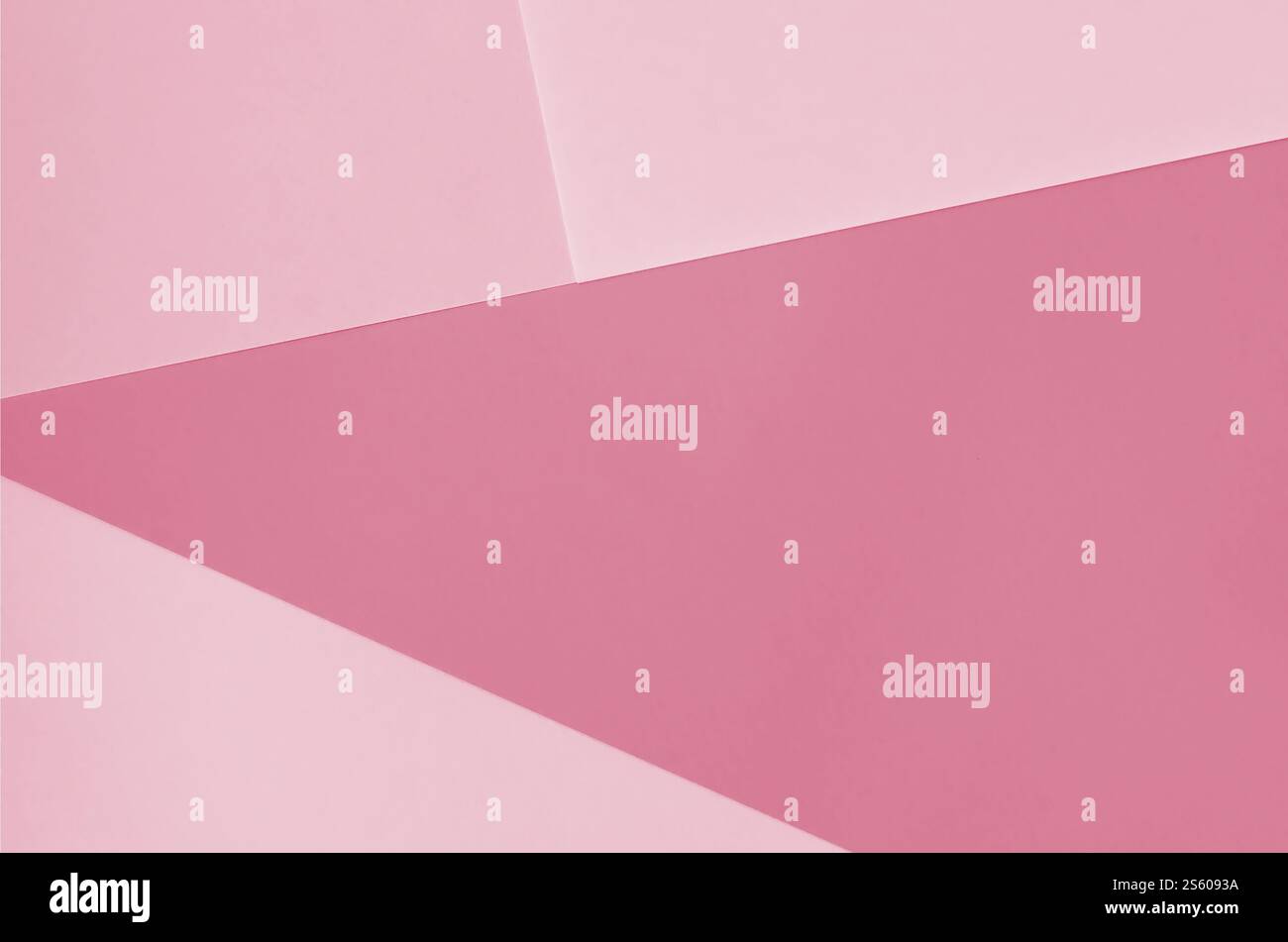 Texturhintergrund von Mode-Papieren mit geometrischen Mustern. Minimaler abstrakt. Das Bild wurde in Viva Magenta getönt, Farbe des 2023. Jahres. Texturhintergrund von Stockfoto