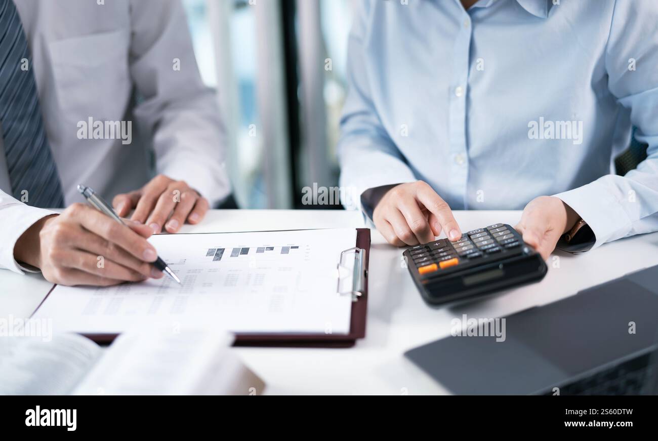 Geschäftsleute treffen sich Designideen professioneller Investor, der ein neues Start-up-Projekt arbeitet Stockfoto