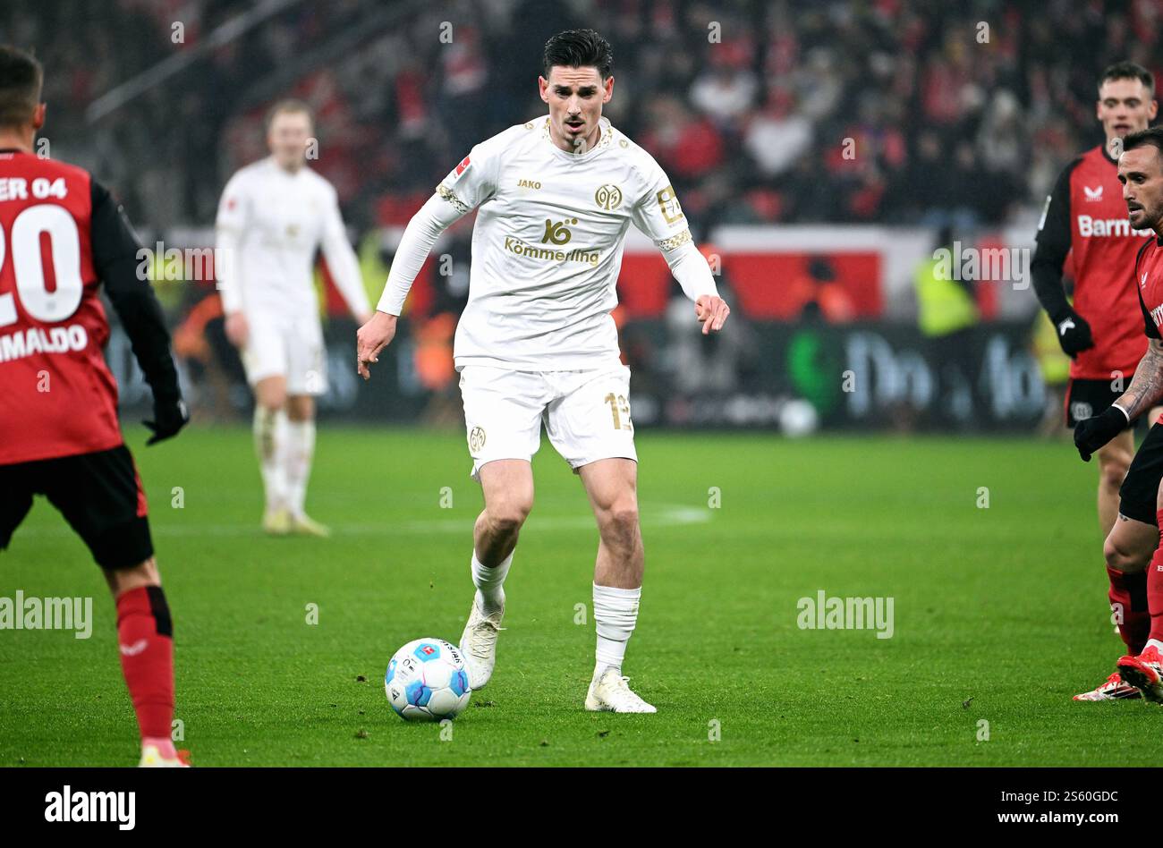 Fussball, Bundesliga, Deutschland, Herren, Saison 2024/2025, 17. Spieltag, BayArena Leverkusen: Bayer Leverkusen - FSV Mainz 05 1:0; Anthony Caci (M05). Aktion, Einzelbild. Stockfoto