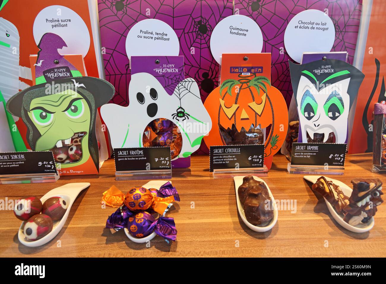 Halloween süße Leckereien im Schaufenster, Honfleur Stockfoto