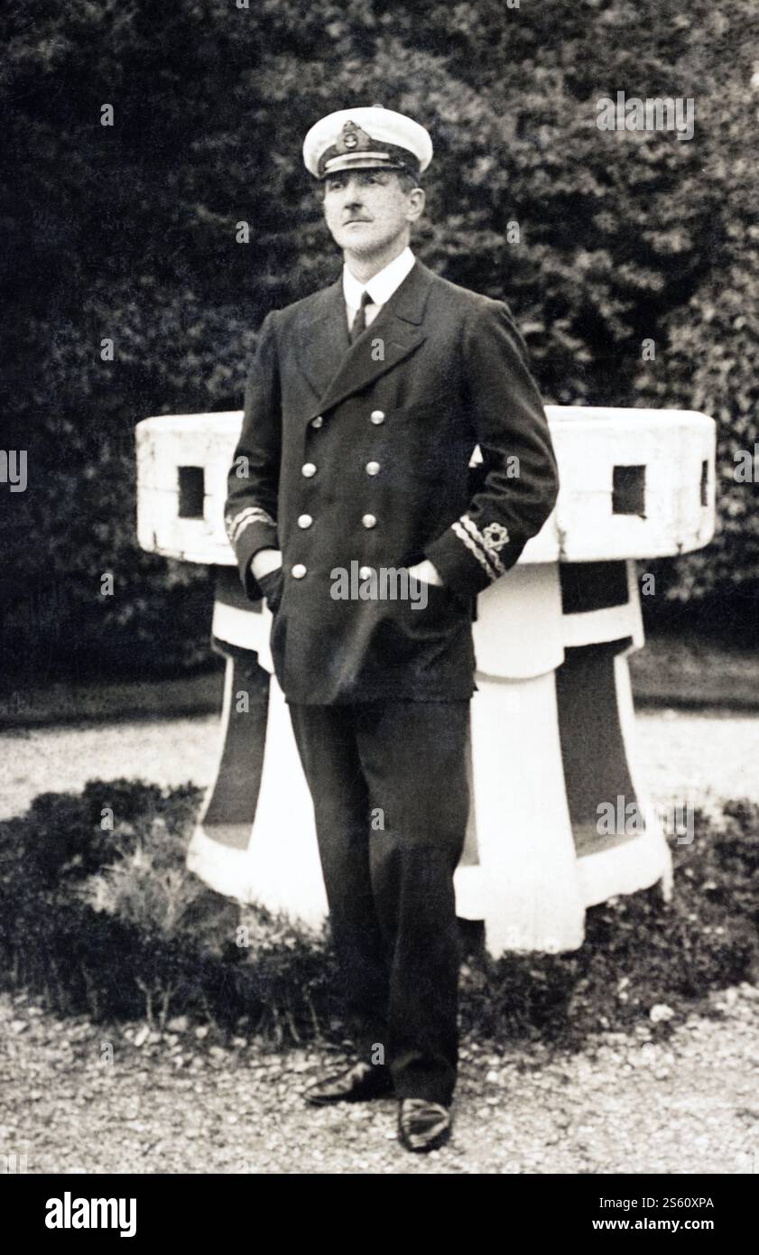 Ein Lieutenant der Royal Naval Reserve während des Zweiten Weltkriegs. Stockfoto