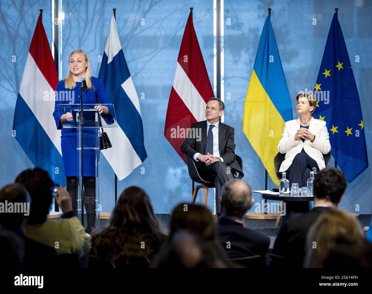DEN HAAG - die finnische Außenministerin Eline Valtonen spricht auf einer internationalen Außenministerkonferenz über die Einhaltung von Sanktionen. Die Teilnehmer sprechen über die effektive Einhaltung von Sanktionen, wie die Sanktionen gegen Russland wegen des Krieges in der Ukraine. ANP REMKO DE WAAL niederlande raus - belgien raus Stockfoto