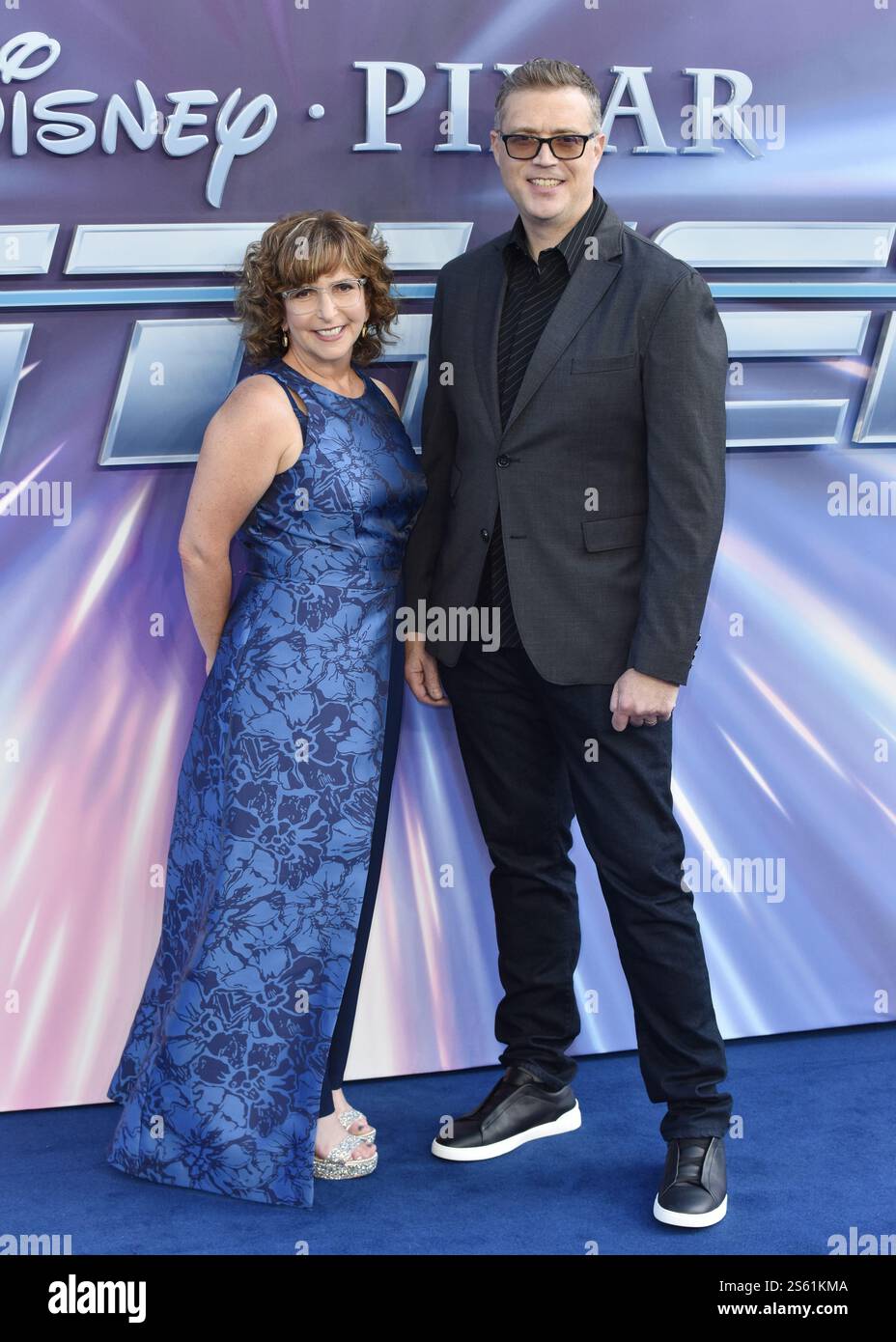 Galyn Susman und Angus MacLane nehmen an der britischen Premiere von LIGHTYEAR im Cineworld am Leicester Square in London Teil. UK. Montag, 13. Juni 2022 Stockfoto
