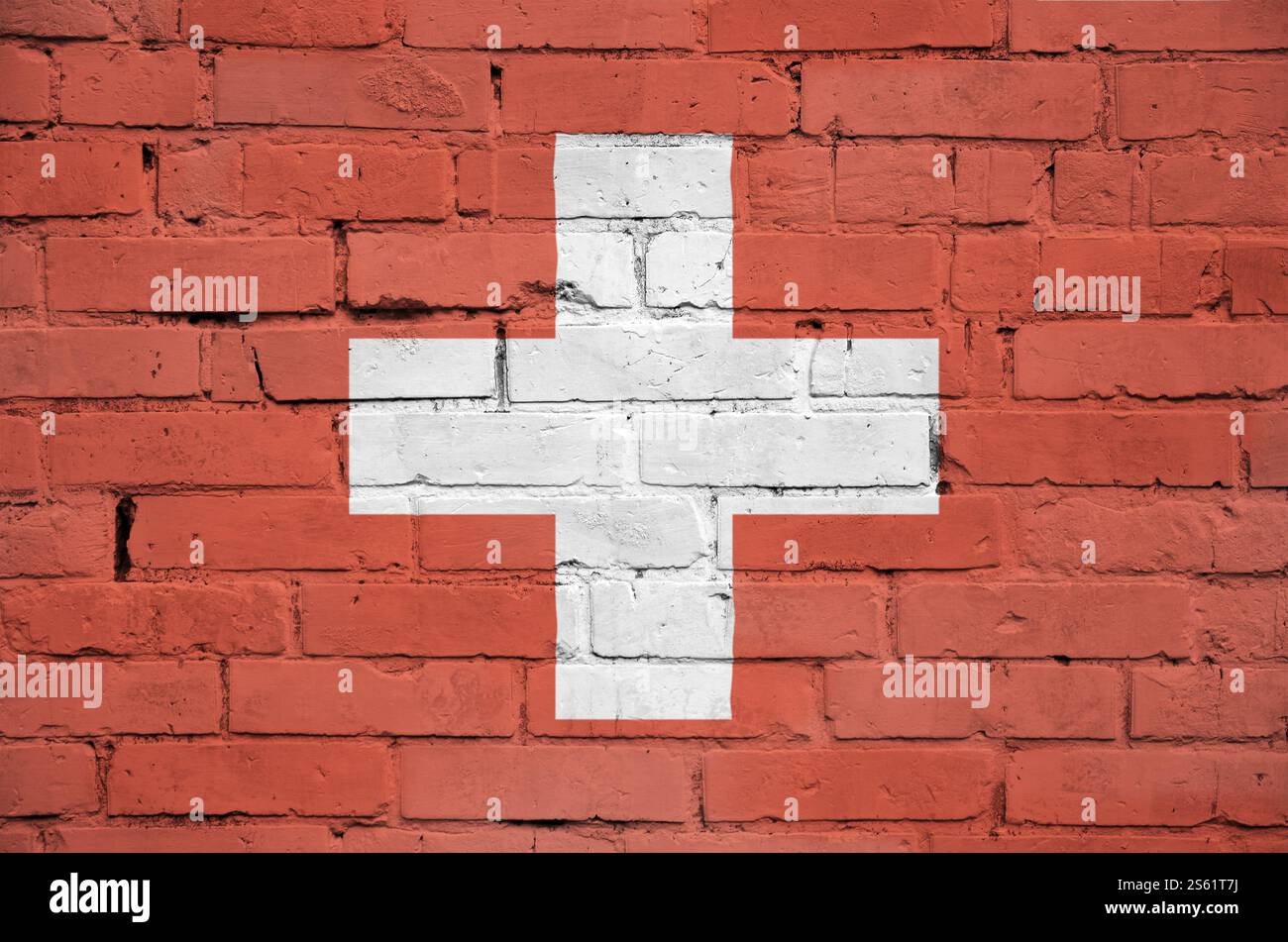 Schweiz Flagge ist auf einer alten Mauer gemalt Stockfoto