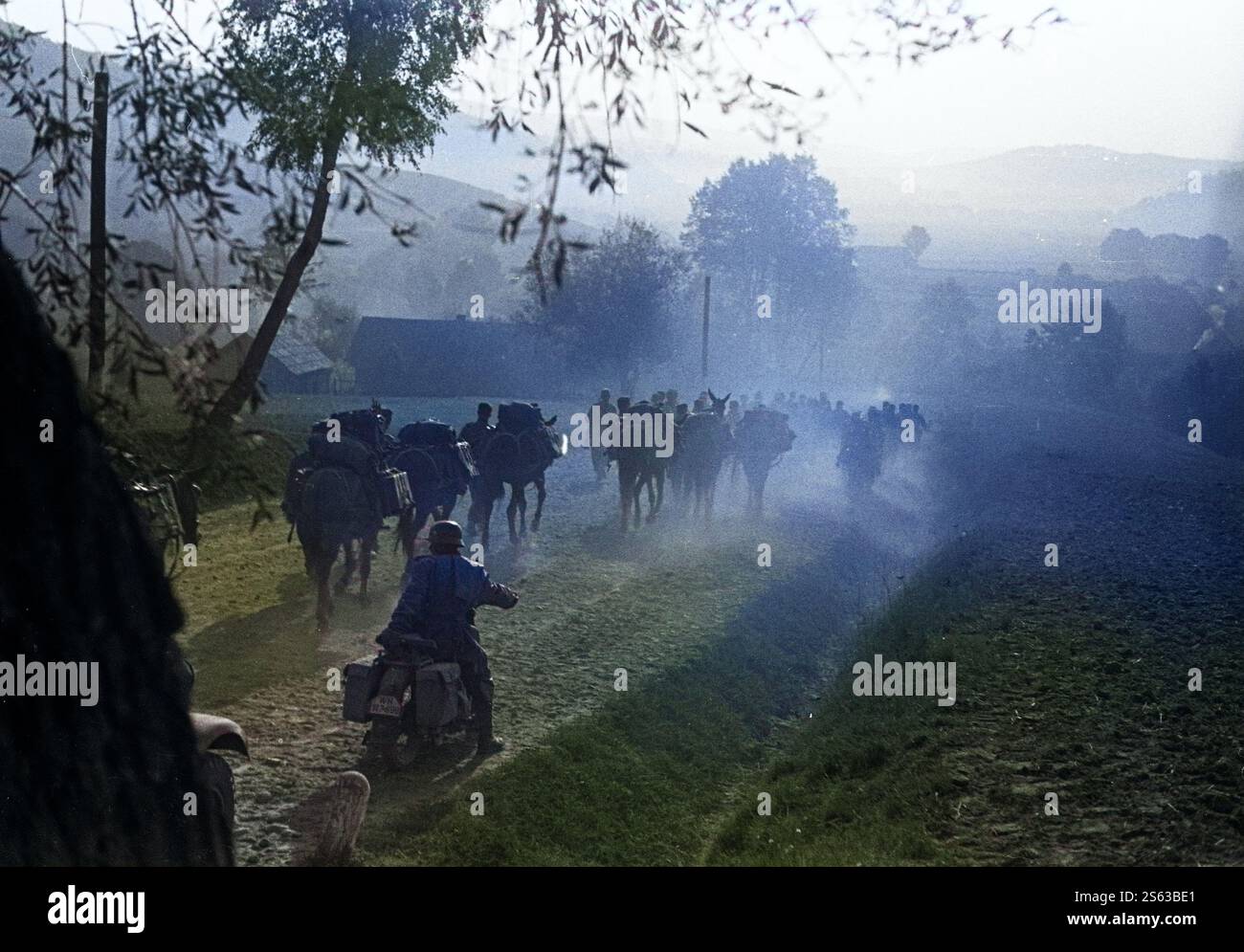 Zweiten Weltkrieges deutschen Überfall auf Polen 1939 WW2 Bundeswehrsoldaten & Motorrad, in der Nähe von sambor Polen. Stockfoto