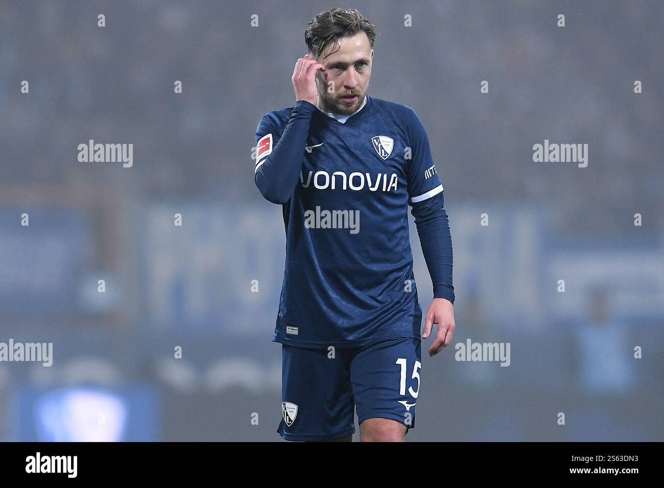 Bochum, Deutschland. Januar 2025. Fußball 1. Bundesliga 17. Spieltag VfL Bochum - FC St. Pauli am 15.01.2025 im Vonovia Ruhrstadion Bochum Felix Passlack ( Bochum ) DFL-Vorschriften verbieten jede Verwendung von Fotografien als Bildsequenzen und/oder Quasi-Video. Foto: Revierfoto Credit: ddp Media GmbH/Alamy Live News Stockfoto