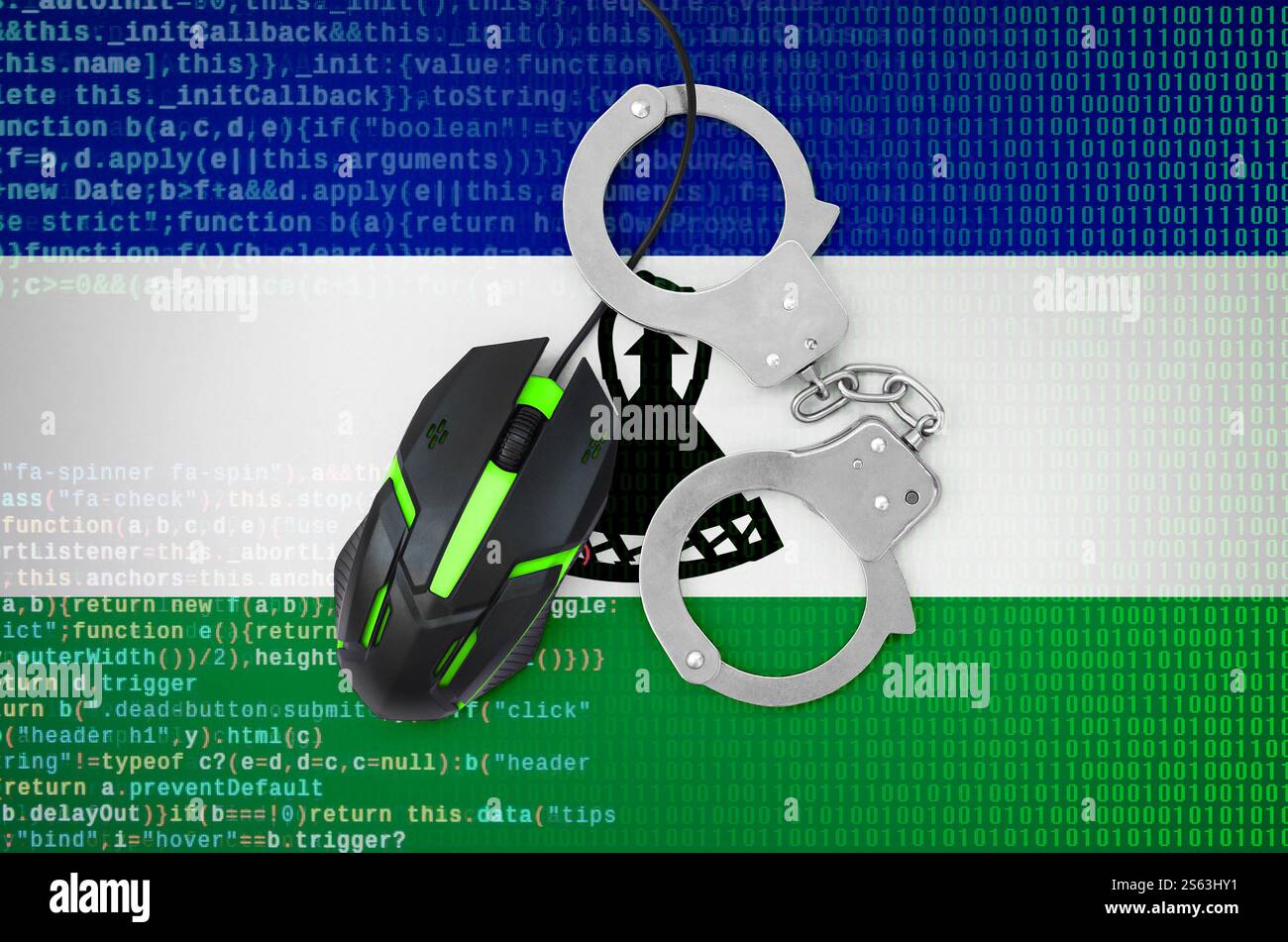 Lesotho Flagge und Handschellen moderne Computermaus mit Hintergrundbeleuchtung. Kreatives Konzept zur Bekämpfung von Computerkriminalität, Hackern und Piraterie. Lesotho Flagge und Stockfoto